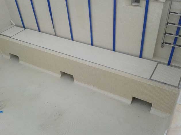 Detalle cubierta persiana piscina Amsterdam con tapa