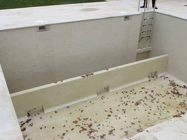 Detalle cubierta persiana piscina Amsterdam con tapa