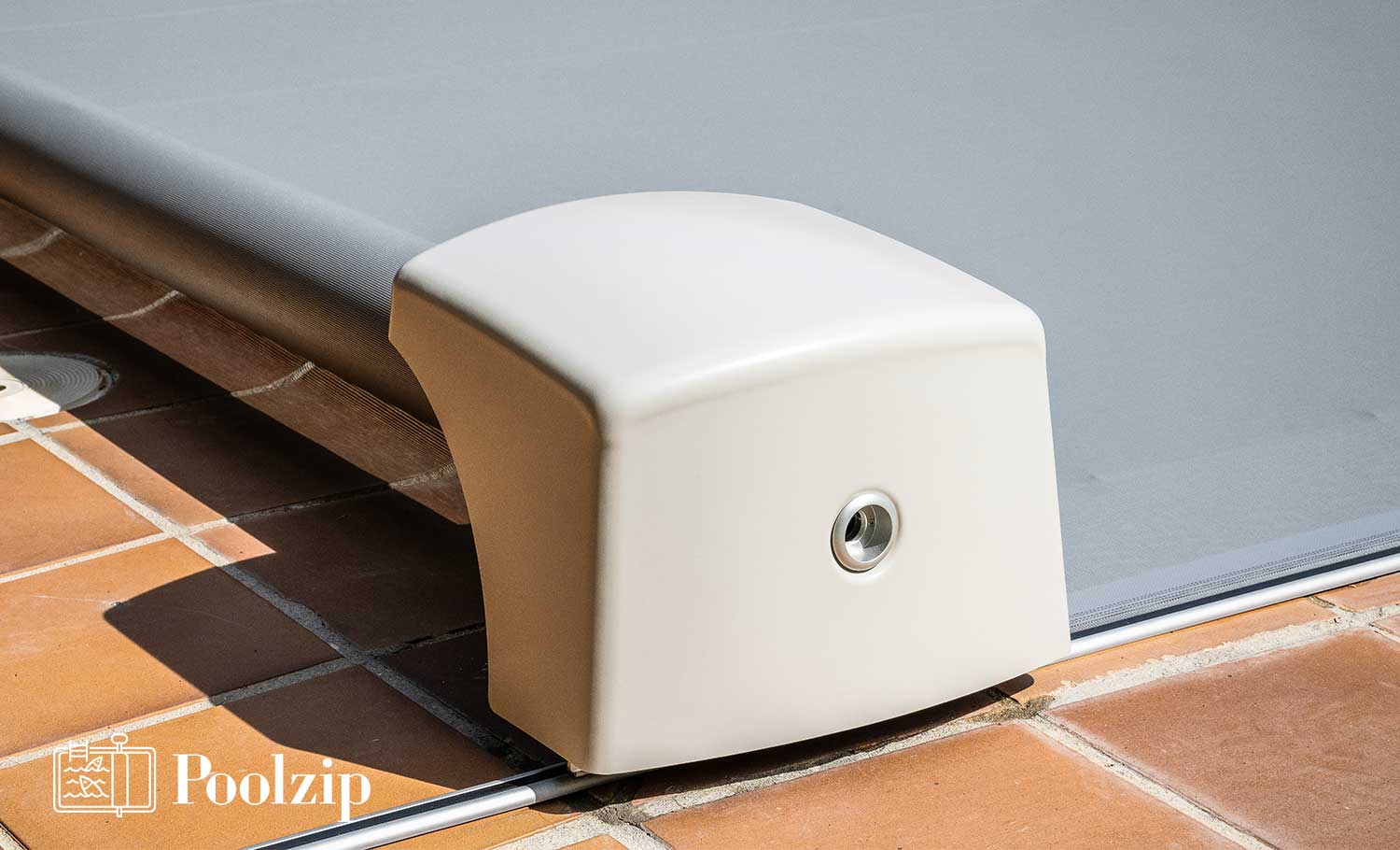 Cubierta de piscina Poolzip distribuida por A-Kroll
