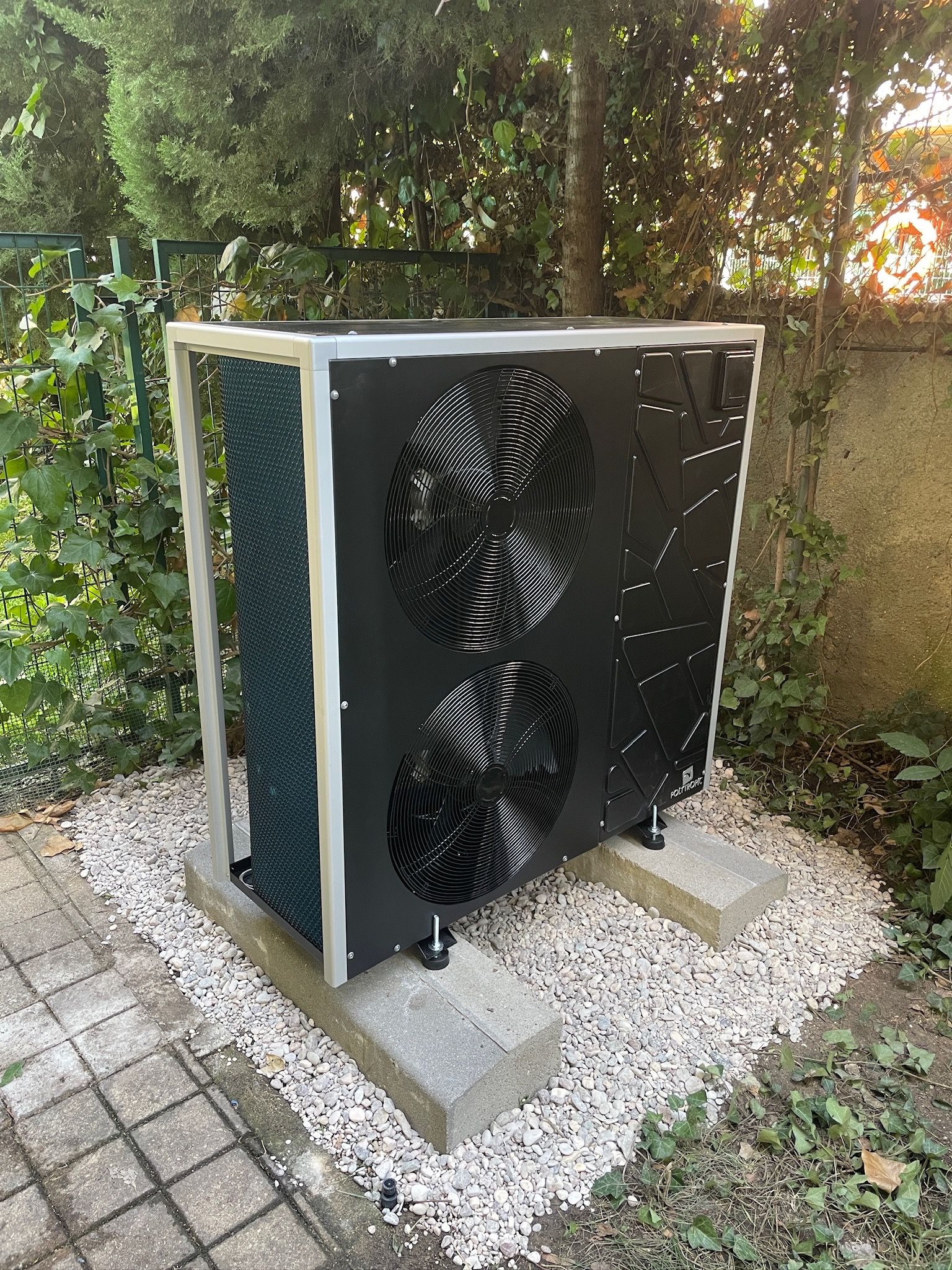 Bomba de calor Polytropic para climatización de piscina comunitaria